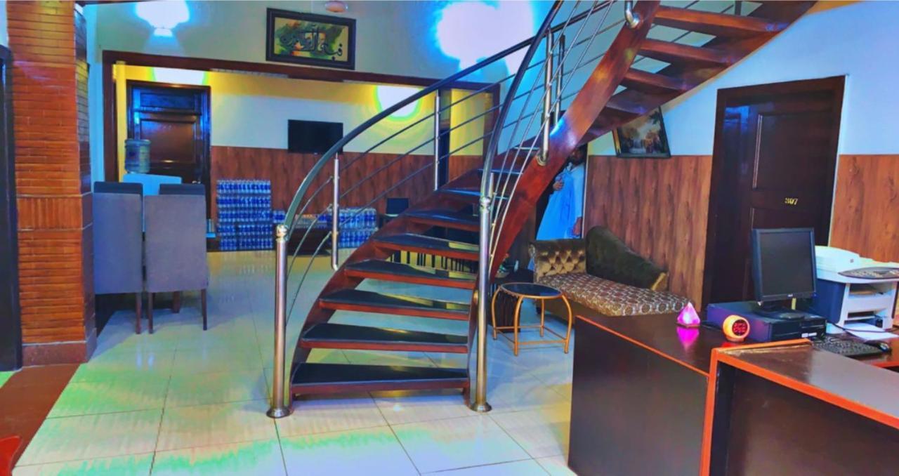 Hotel Crown Castle Peszawar Zewnętrze zdjęcie