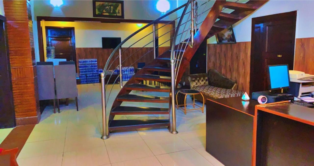 Hotel Crown Castle Peszawar Zewnętrze zdjęcie