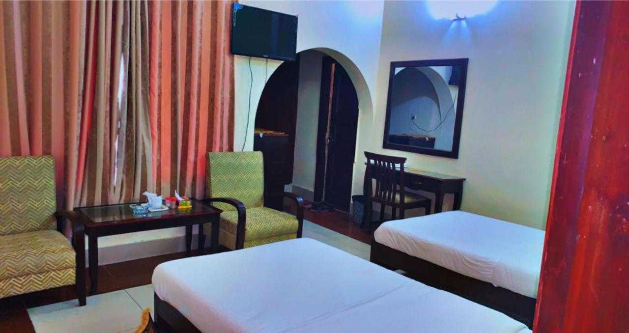 Hotel Crown Castle Peszawar Zewnętrze zdjęcie